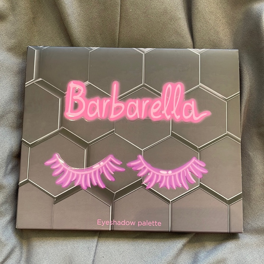 Barbarella Eye Shadow Palette by bee beauty